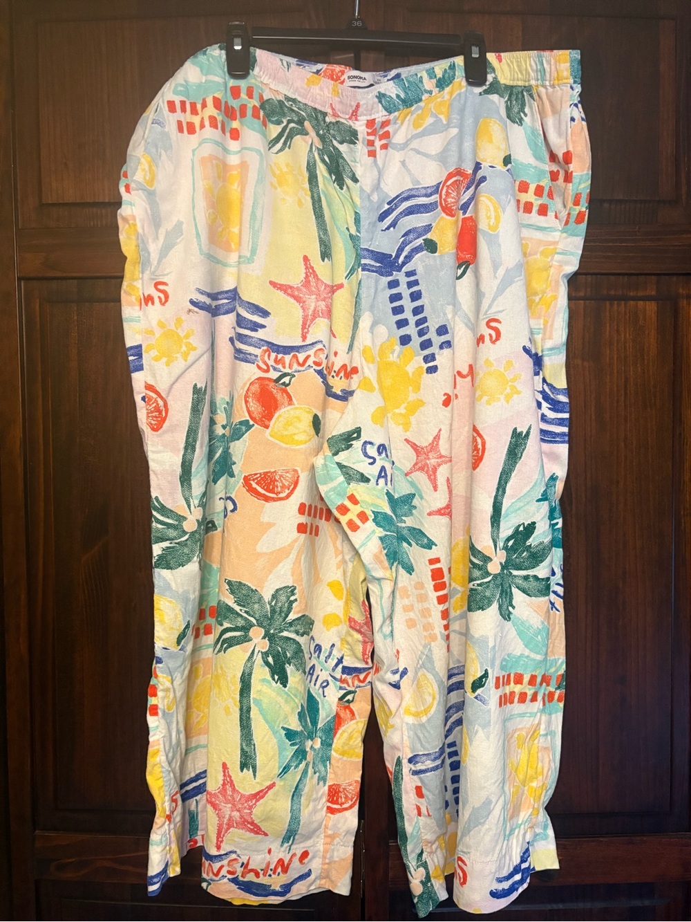 Sonoma White Tropical Print Capris with Multicolor Motifs